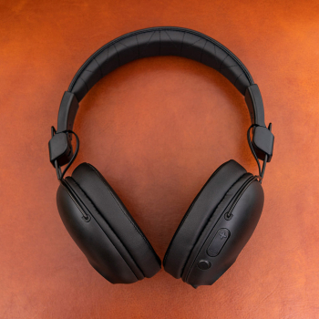 Фото Studio Pro Wireless Over Ear